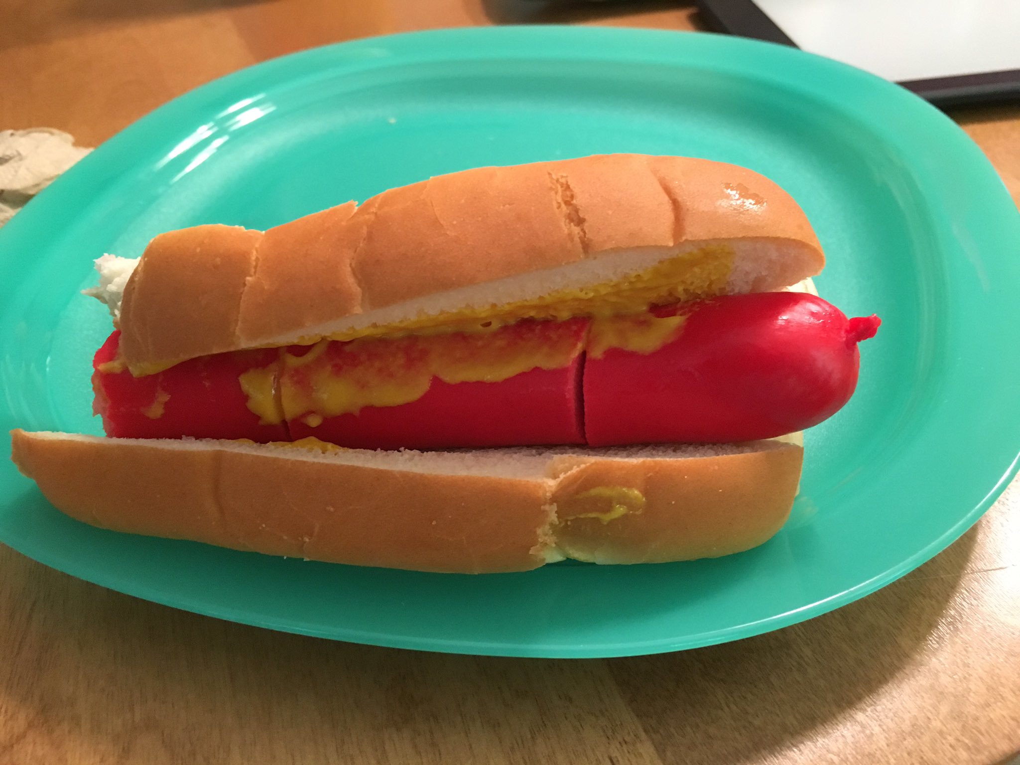 RT @TomCaron: Enjoy #NationalHotDogDay -&hellip;